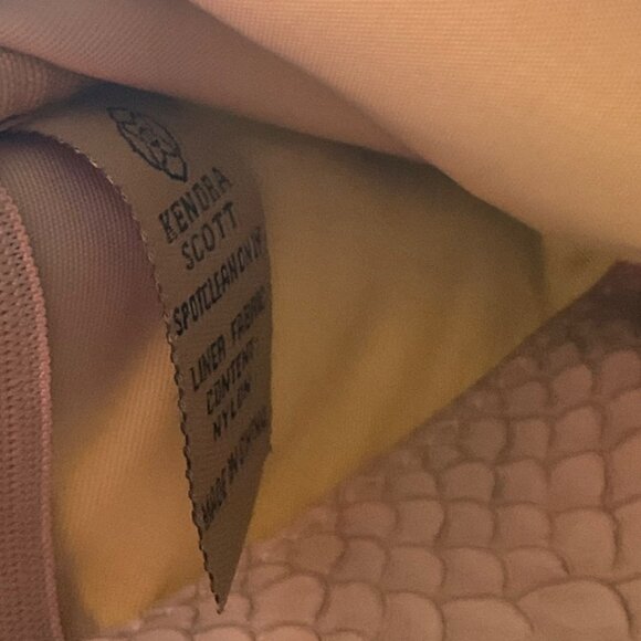 Kendra Scott Beige Snake-Embossed Leather Wristlet Purse Detachable Strap - Picture 10 of 11